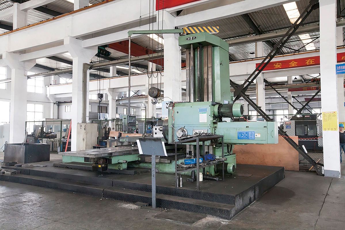 Large floor boring machine